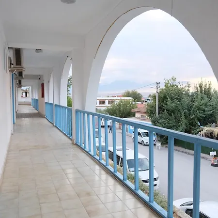 Artemis Yoeruek - Denizli Παμούκαλε